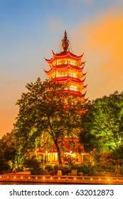 ¿Te atreves a explorar la majestuosidad de la Pagoda del Tigre en Changzhou?!