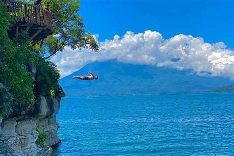 ¡Sumérgete en la magia ancestral del Monte Yaowang! Un santuario natural y cultural para el alma aventurera!