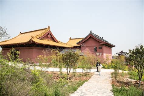 ¡Sumérgete en la historia milenaria del Templo de Jinguang! Un tesoro arquitectónico con vistas panorámicas impresionantes