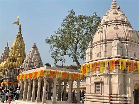  El Templo de Kashi Vishwanath: Un Santuario Eterno bañado en Espiritualidad Divina