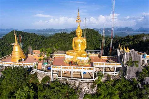 ¿Has visto alguna vez un Buda de 12 metros? ¡Visita la estatua gigante de Wat Khao Tham Nok en la provincia de Krabi!