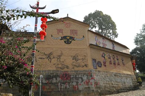 ¡El Templo de la Gran Felicidad: Una joya arquitectónica en medio del bullicio de Baoshan!